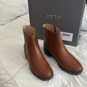 Abeo Traverse Ankle Size 8.5